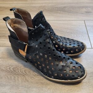 Musse & Cloud Black Leather Cutout Ankle Boots